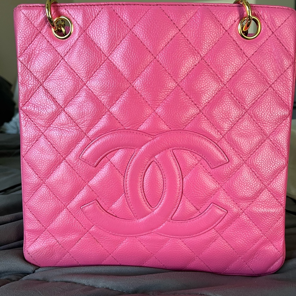 CHANEL
Caviar Quilted Petit Shopping Tote PST